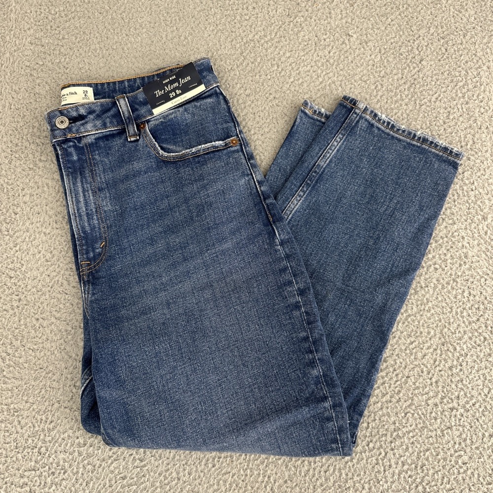 NWT Abercrombie & Fitch Curve Love the Mom High Rise Jeans Size‎ 8/29 Short x 24